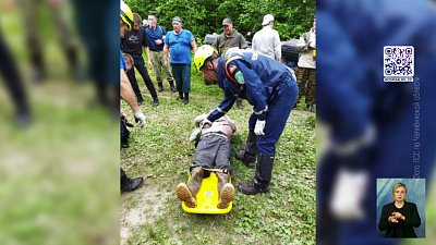 Спасатели нашли в лесу двух пенсионеров