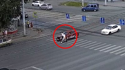 Подростки на электросамокате попали под колеса автомобиля