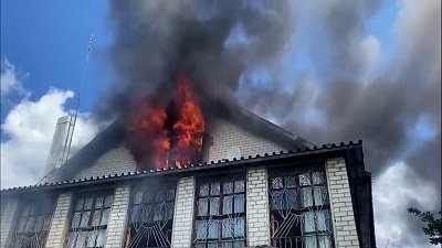 25 пожарных тушили частный дом в Копейске