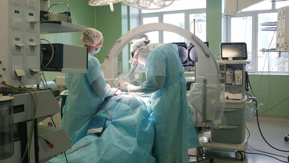 Челябинские нейрохирурги спасли жизнь женщине с разорвавшейся аневризмой