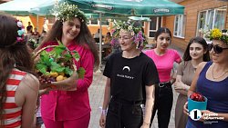 Зачем армяне дарят друг другу розы и обливаются водой?