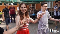 Зачем армяне дарят друг другу розы и обливаются водой?