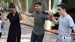 Зачем армяне дарят друг другу розы и обливаются водой?