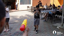 Зачем армяне дарят друг другу розы и обливаются водой?