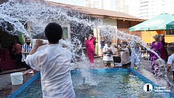 Зачем армяне дарят друг другу розы и обливаются водой?