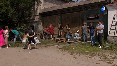 Волонтёры восстанавливают резные ворота