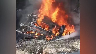 Автомобиль перевернулся и загорелся на трассе в Челябинской области