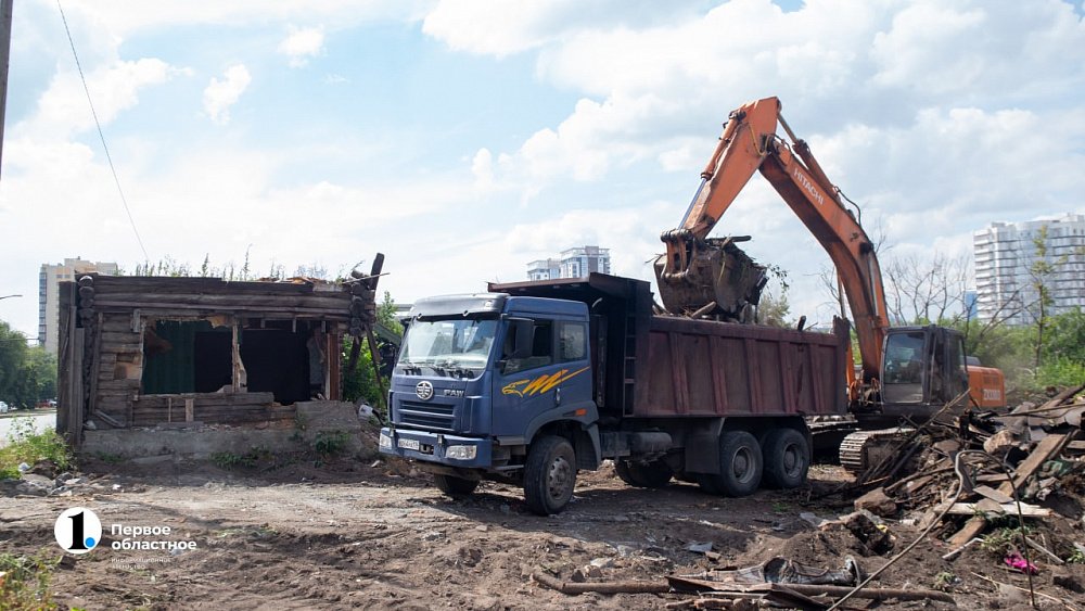В Челябинске рядом со сгоревшими домами на Российской заметили технику