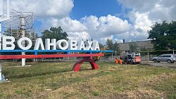 Дороги Волновахи начали ремонтировать челябинские экскаваторы и самосвалы