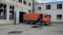 Дороги Волновахи начали ремонтировать челябинские экскаваторы и самосвалы