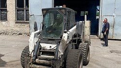 Дороги Волновахи начали ремонтировать челябинские экскаваторы и самосвалы