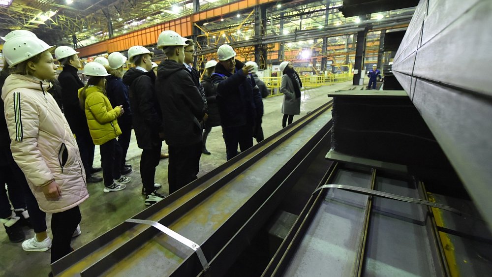 ЧМК показал производство челябинским студентам