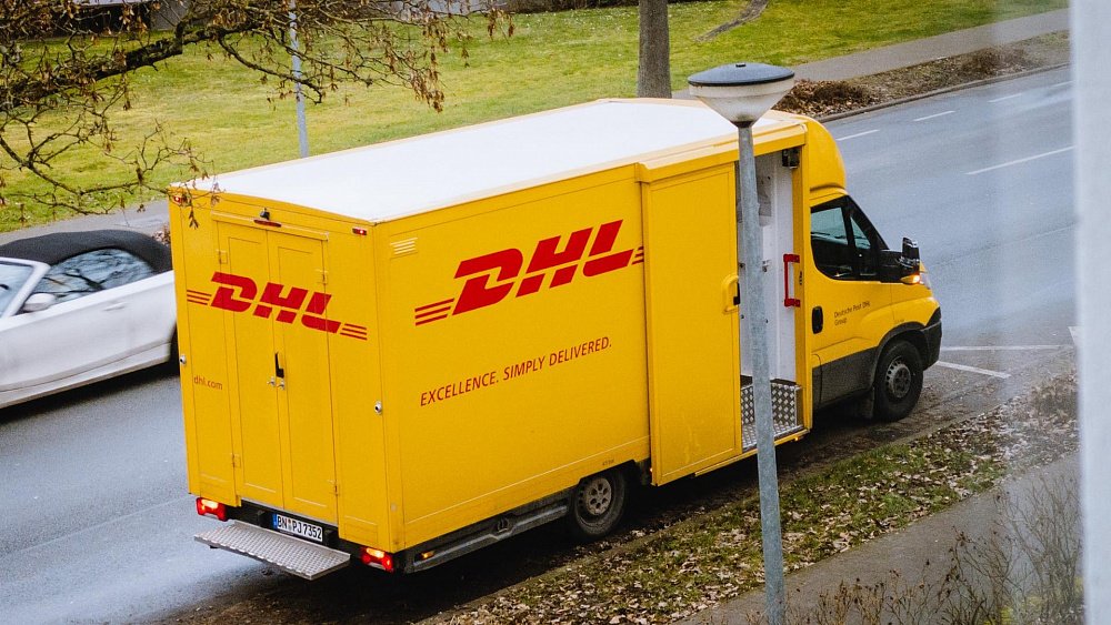 DHL прекратит доставку грузов по России с 1 сентября