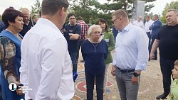 Хоккейный корт, дорога и сквер: Алексей Текслер осмотрел знаковые соцобъекты Чесменского района