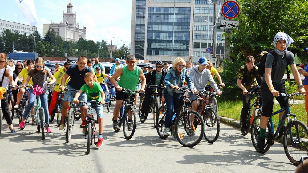В Челябинске прошел семейный велопарад