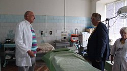 Депутаты из Челябинской области работают в обстрелянной ВСУ больнице Ясиноватой