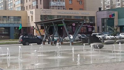 На Тополиной Аллее в Челябинске включили сухой фонтан