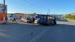 В Златоусте маршрутка попала в массовое ДТП с двумя иномарками