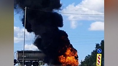 На трассе в Челябинской области вспыхнул бензовоз