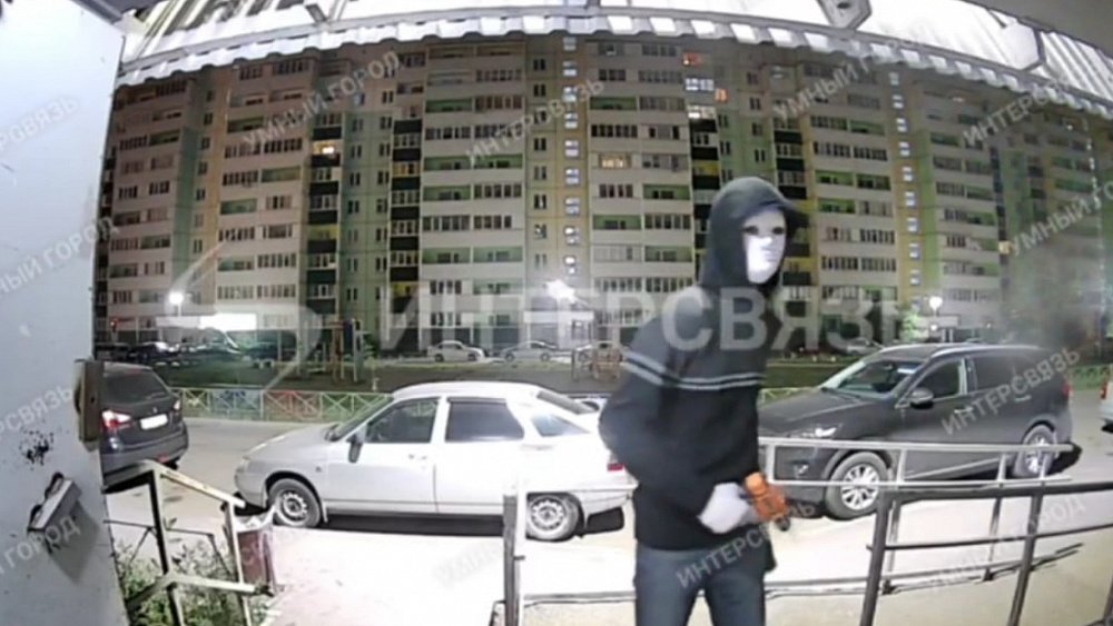 «Интерсвязь» готова заплатить 200 тысяч рублей за информацию о мужчинах, испортивших домофоны в Магнитогорске