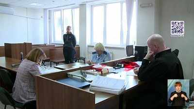 Челябинец закидал подгузниками пристава