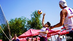 Игра на драйве — в Челябинске прошел турнир по пляжному волейболу