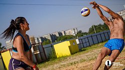 Игра на драйве — в Челябинске прошел турнир по пляжному волейболу