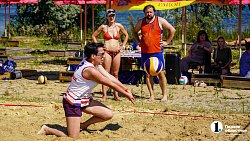 Игра на драйве — в Челябинске прошел турнир по пляжному волейболу