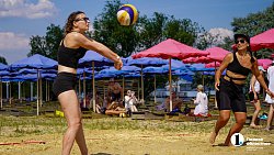 Игра на драйве — в Челябинске прошел турнир по пляжному волейболу