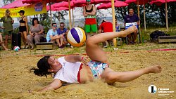 Игра на драйве — в Челябинске прошел турнир по пляжному волейболу