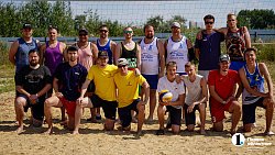 Игра на драйве — в Челябинске прошел турнир по пляжному волейболу
