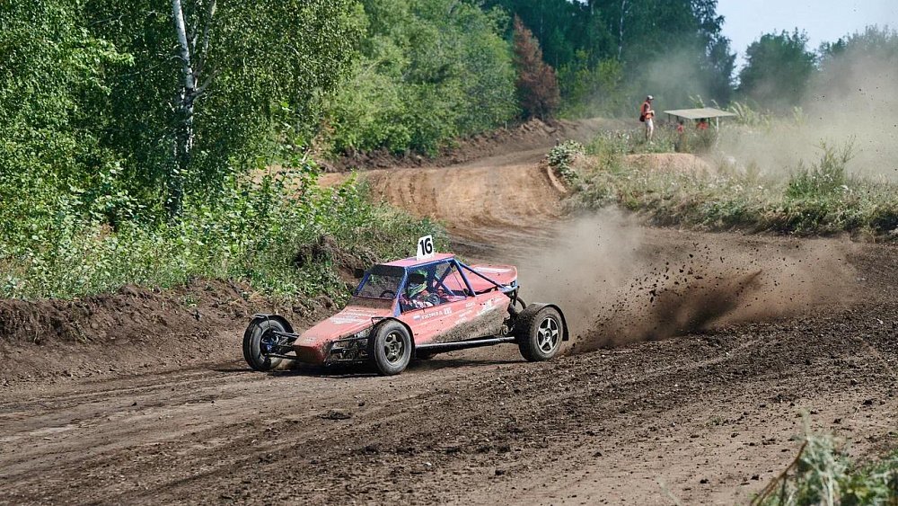 Эта трасса создана для гонок — в Челябинске прошел этап чемпионата России по автокроссу