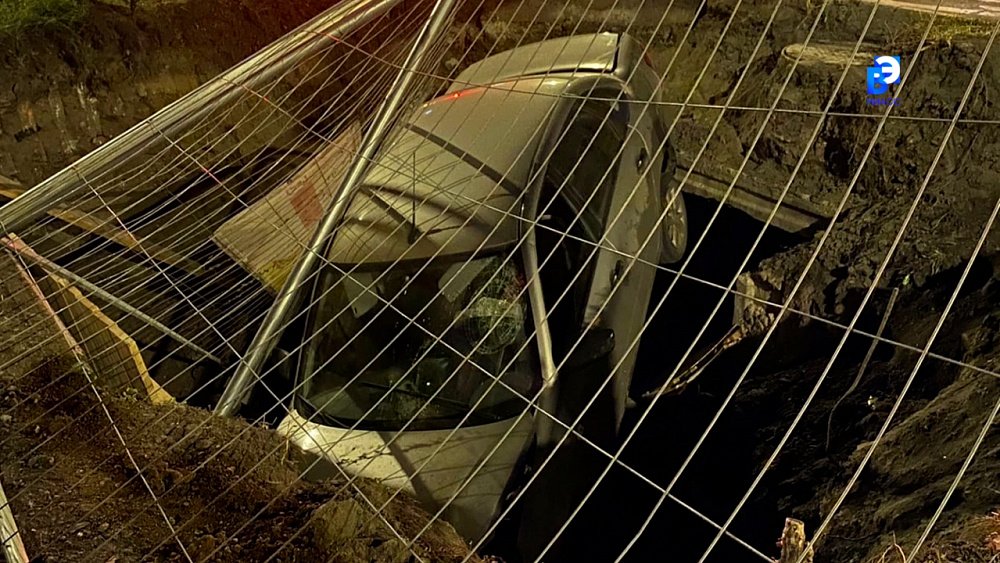 Угнал автомобиль и угодил в яму