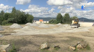 На городском пляже продолжается благоустройство