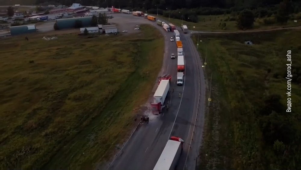 В Симе вспыхнула фура