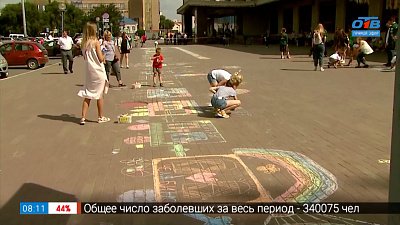 Самый длинный поезд на асфальте в сюжете «Флешмоб от РЖД»