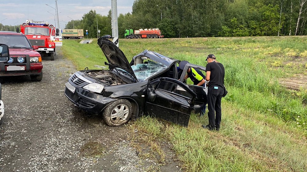 В аварии на трассе под Челябинском погиб пассажир, еще двое ранены