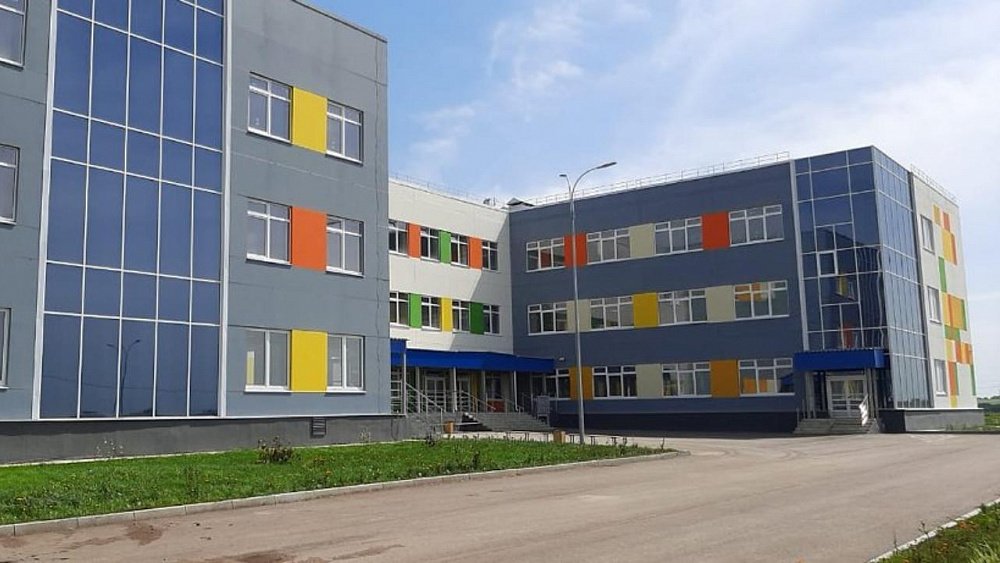 В Челябинской области школа переехала в новое здание из постройки XIX века