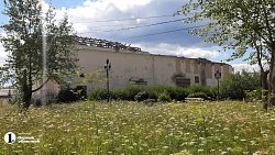 В Сатке сносят бывший кинотеатр «Спутник»