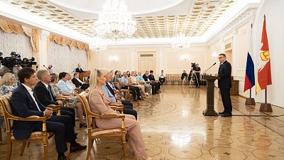 Лучшим строителям Челябинской области вручили государственные и региональные награды