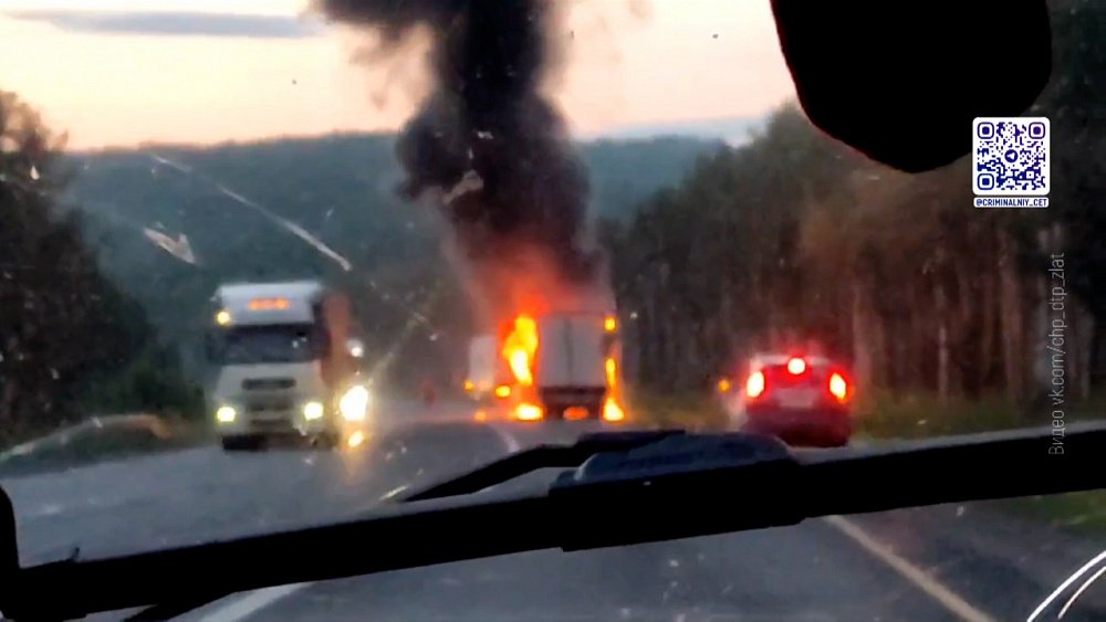 На трассе М-5 на ходу вспыхнул грузовик