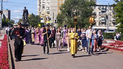 В храме Александра Невского на Алом поле освятили кресты и купола