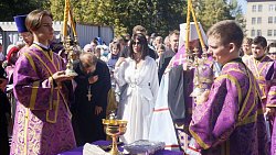 В храме Александра Невского на Алом поле освятили кресты и купола