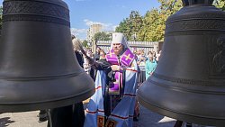 В храме Александра Невского на Алом поле освятили кресты и купола