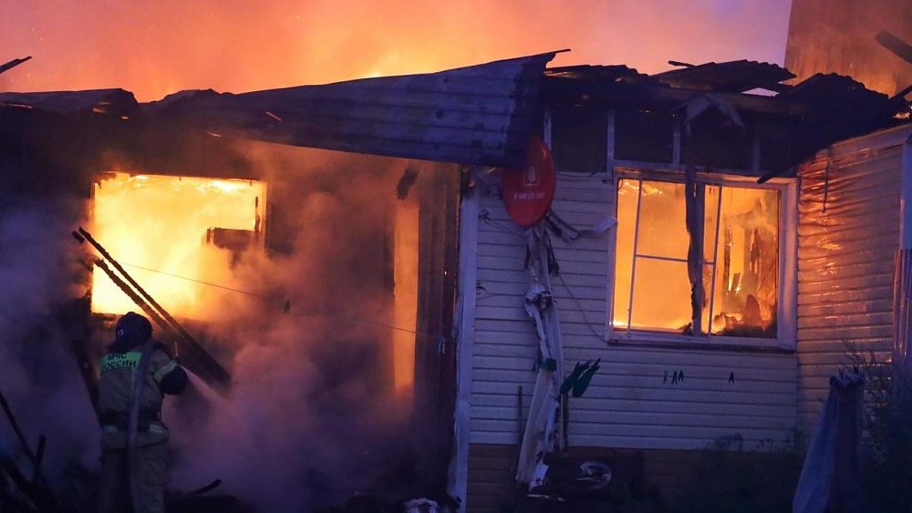 В Кунашаке в ночном пожаре сгорел дом для сирот