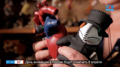 Чумные доктора и куклы вуду из кожи в рубрике «Что в шкатулке?»