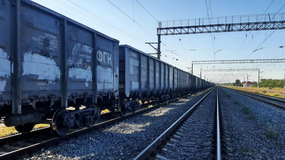 В Челябинской области двое детей чуть не спустили поезд с рельсов