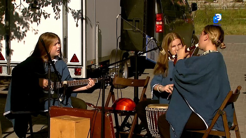 В Миассе выступил уличный театр