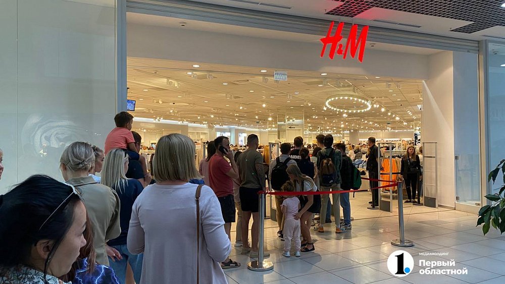 В Челябинске покупатели прорывались через охрану в магазин H&M