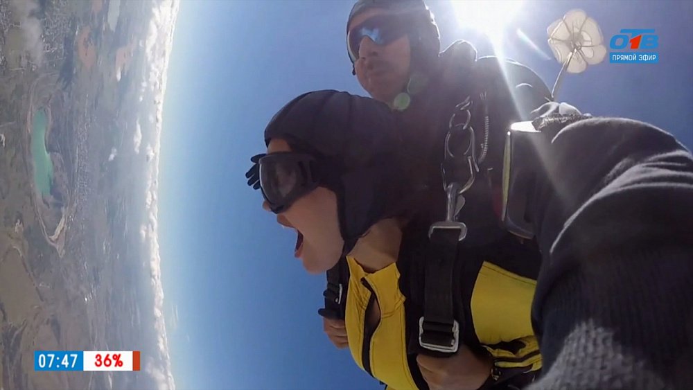 Почему корреспонденты не летают? Хотя... летают! в сюжете «Прыжок с парашютом»